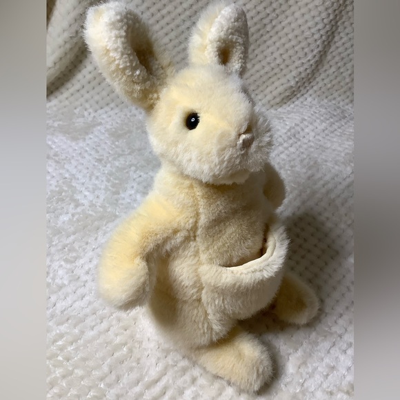 VINTAGE GUND Adorable Plush Kangaroo w Pouch Squeaky Stuffed Animal Toy No Joey - Picture 3 of 8